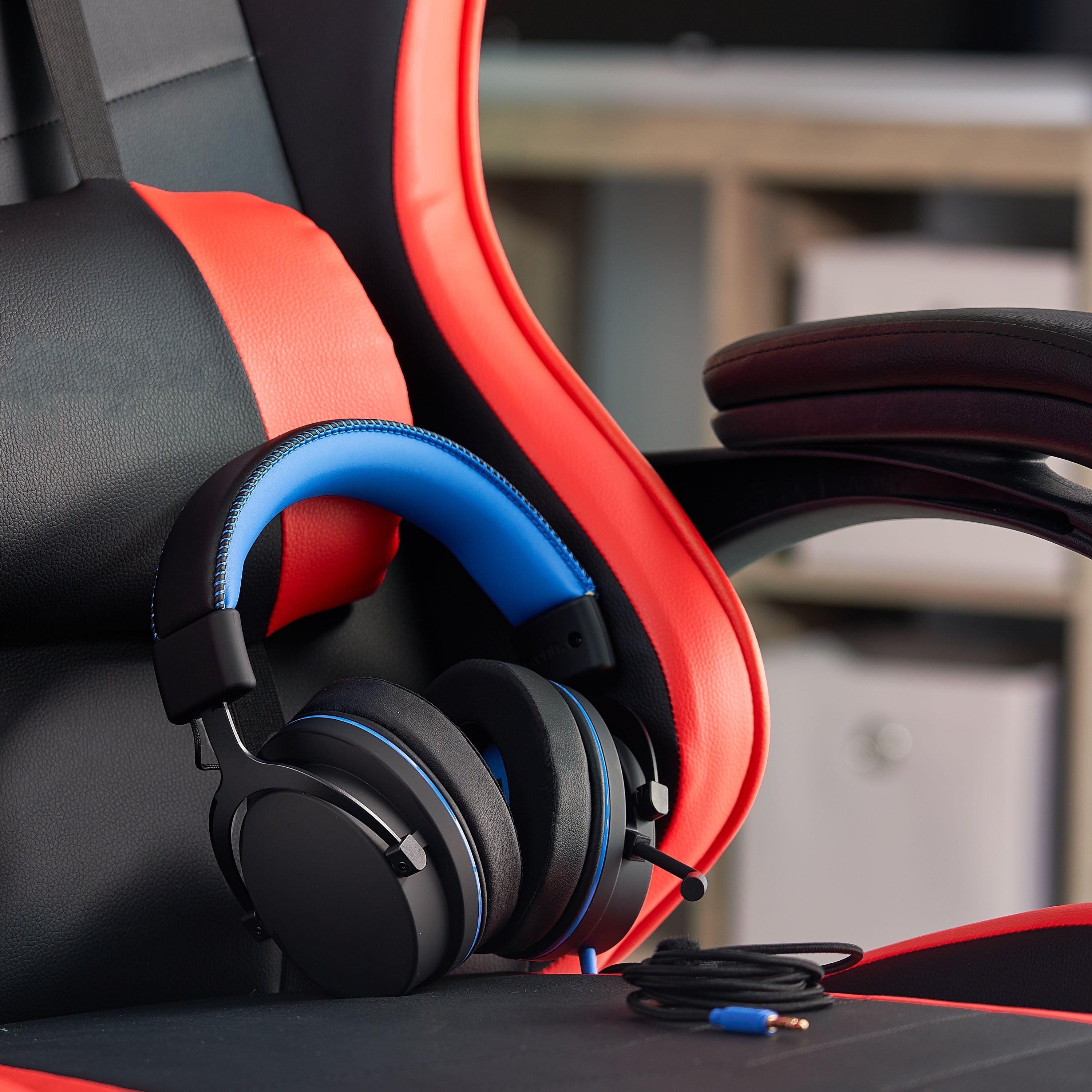 onn Wired Gaming Headset Compatible with PlayStation, Black and Blue