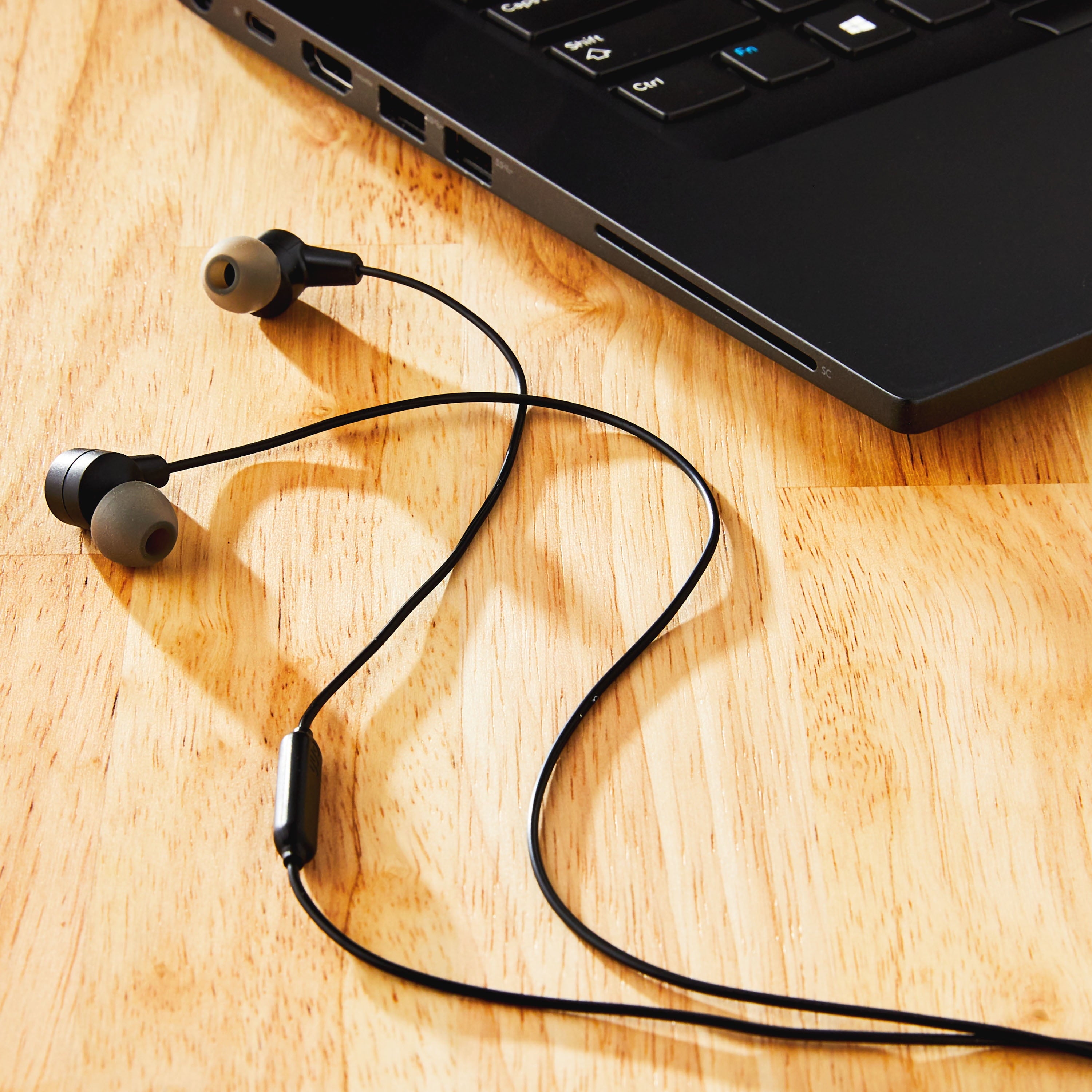 Onn Wired Earphones with Mic and 3.5mm Plug in Black - High-Quality Sound and Comfortable Silicone Ear Tips